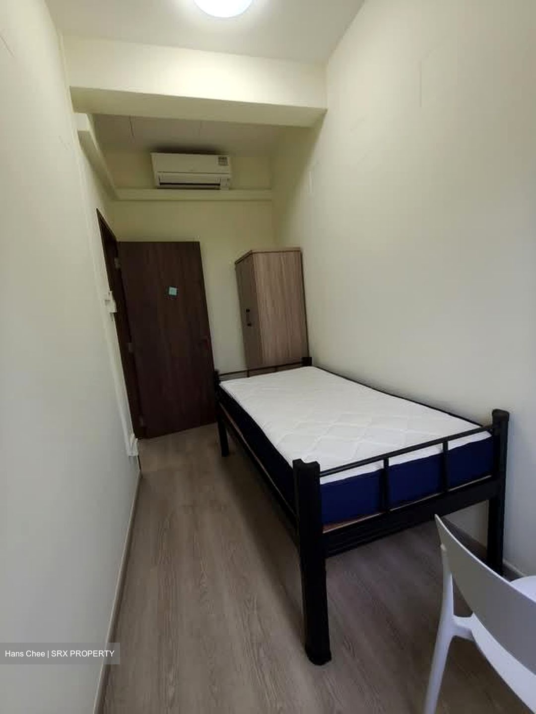 Kitchener Road (D8), Terrace #594648581